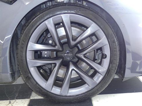 Used 2021 Tesla Model S Plaid image 32