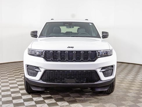 New 2025 Jeep Grand Cherokee Laredo image 5