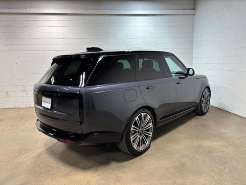 Used 2025 Land Rover Range Rover SE image 6