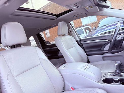 Used 2018 Toyota Highlander Limited image 17