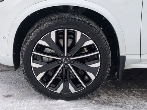 New 2025 Volvo XC90 B5 Plus w/ Protection Package Premier image 13