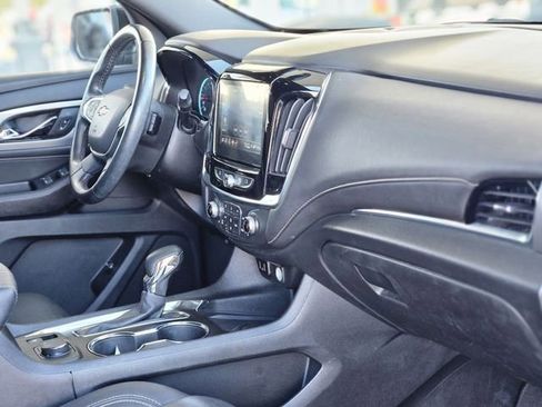 Used 2023 Chevrolet Traverse LT FWD image 13
