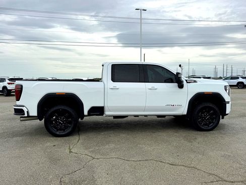 Used 2025 GMC Sierra 2500 AT4 AWD/4WD image 6