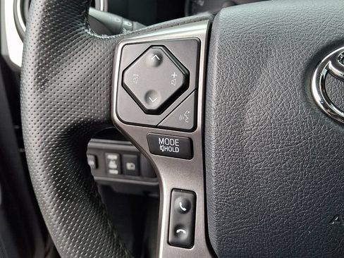Used 2018 Toyota Tacoma Limited AWD/4WD image 19
