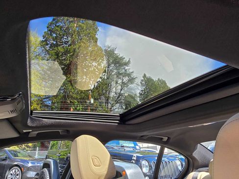 Used 2025 BMW 330i xDrive Sedan w/ M Sport Package image 23