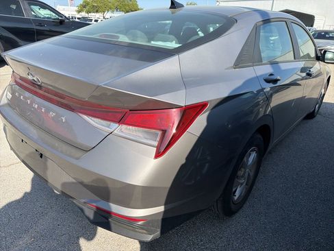Used 2023 Hyundai Elantra SE image 5