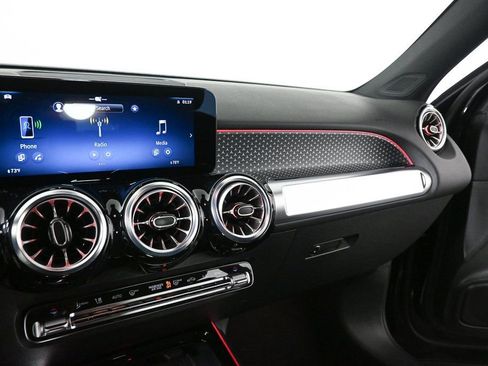 Used 2025 Mercedes-Benz GLB 250 image 13