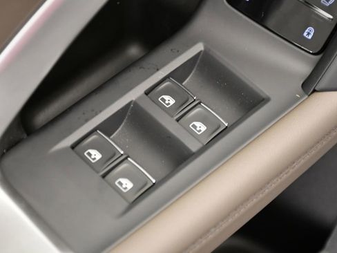 Used 2025 Audi Q5 Premium w/ Convenience Package image 32