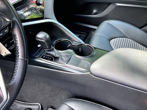 Used 2019 Toyota Camry SE FWD image 15
