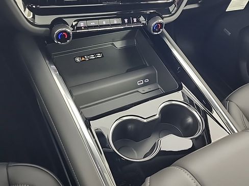 New 2026 Chevrolet Suburban Z71 w/ Comfort Package image 43