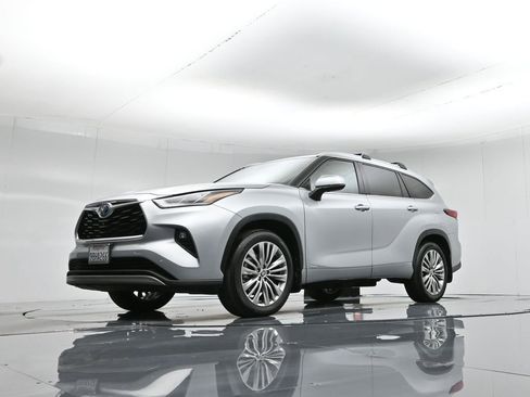 Used 2022 Toyota Highlander Platinum image 56
