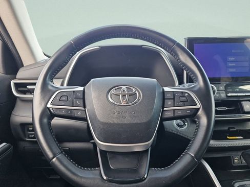 Used 2023 Toyota Highlander XLE AWD/4WD image 30