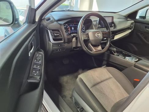Used 2025 Nissan Rogue SV FWD image 6