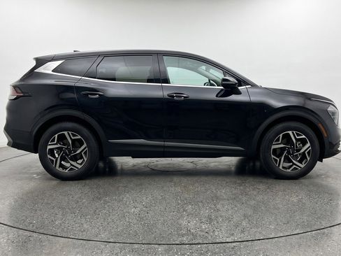 Used 2025 Kia Sportage LX image 11