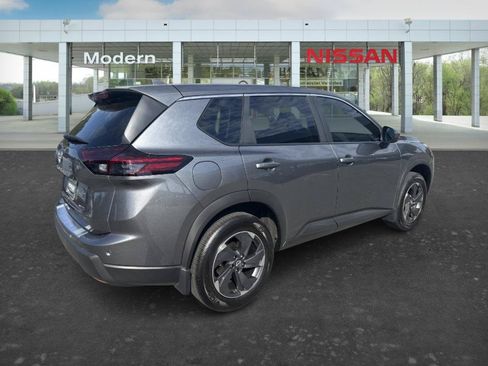 Certified 2026 Nissan Rogue SV w/ Cold Weather Package FWD image 5