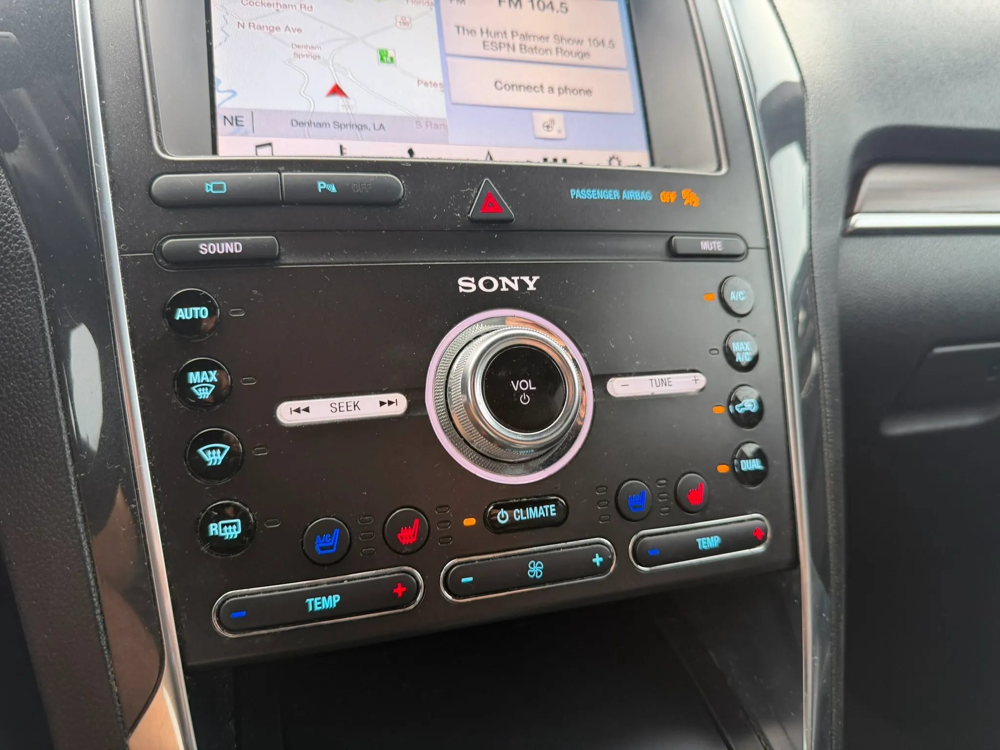 Used 2019 Ford Explorer Limited w/ Class III Trailer Tow Package FWD image 12