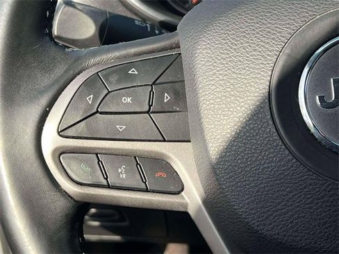 Used 2019 Jeep Cherokee Latitude Plus image 21