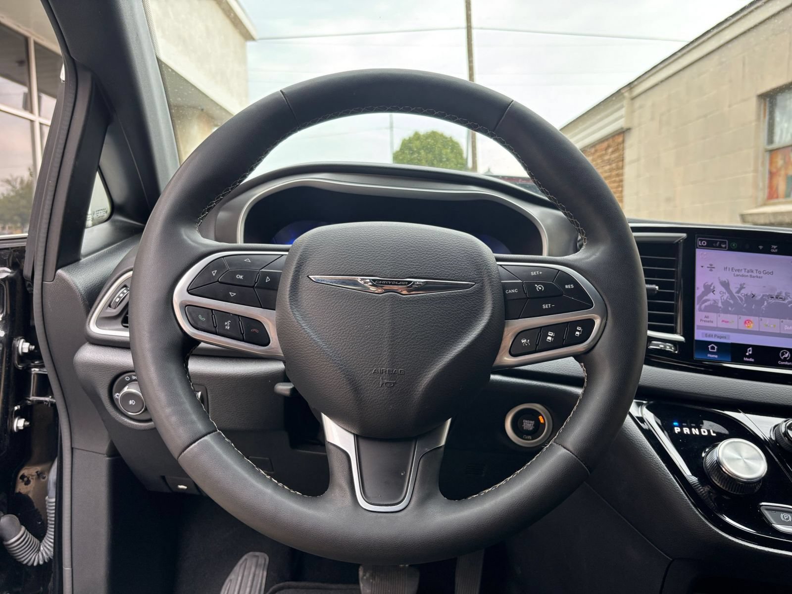 Used 2025 Chrysler Pacifica Select FWD image 30