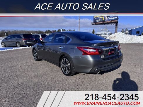 Used 2017 Nissan Altima 2.5 SR w/ LED Appearance Package image 3