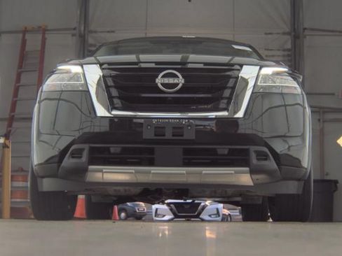 Used 2023 Nissan Pathfinder SL w/ SL Premium Package AWD/4WD image 4