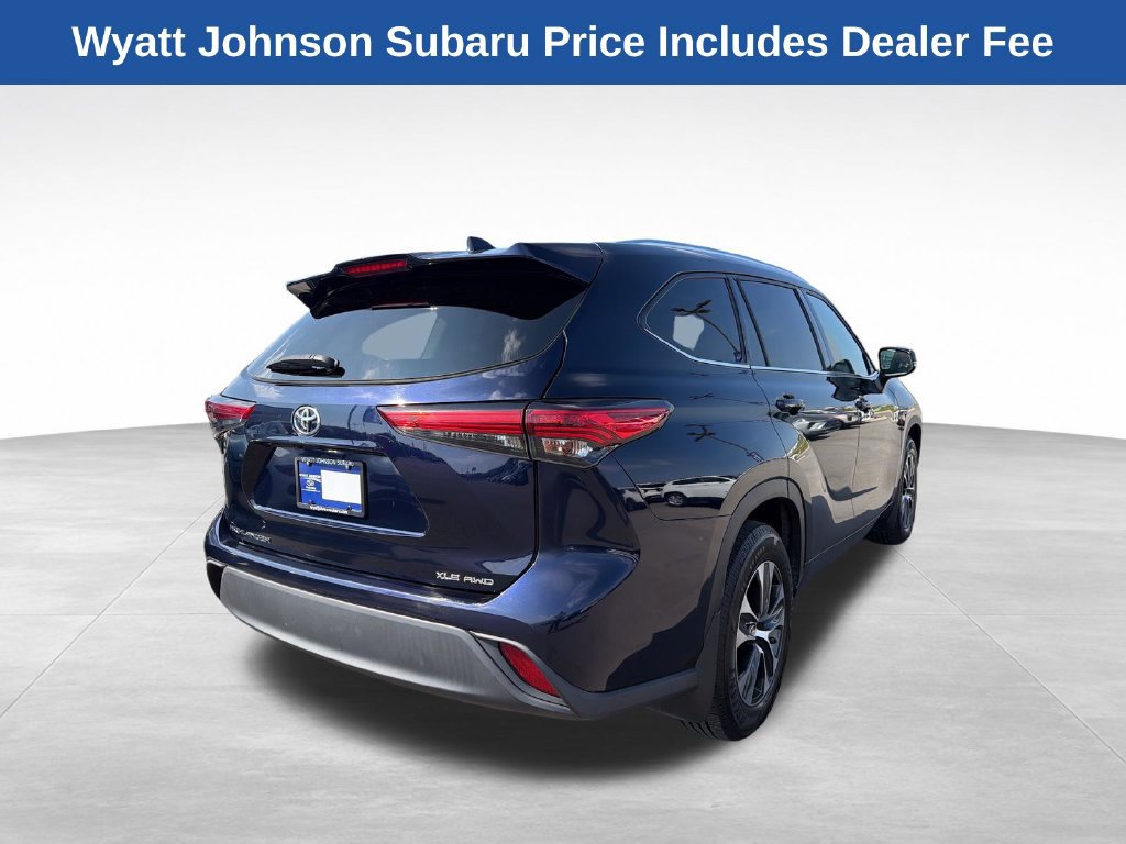 Used 2021 Toyota Highlander XLE AWD/4WD image 9