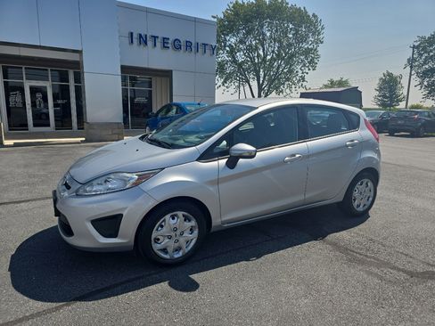 Used 2013 Ford Fiesta SE image 2