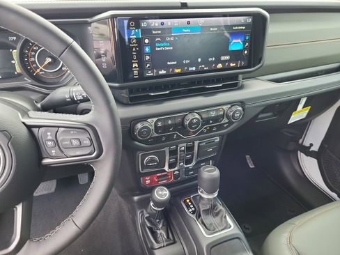 New 2025 Jeep Gladiator Mojave image 12