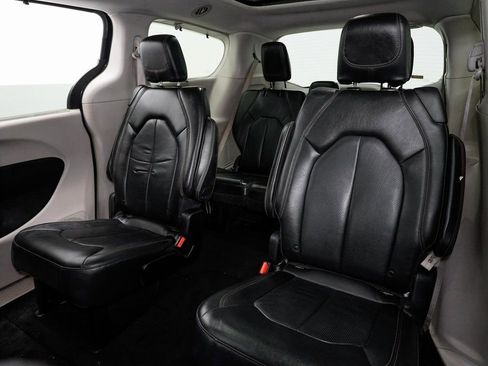 Used 2019 Chrysler Pacifica Touring-L Plus w/ Advanced Safetytec Group image 28