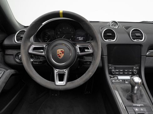 Used 2020 Porsche 718 Boxster Spyder RWD image 25