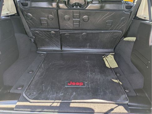 Used 2018 Jeep Wrangler Unlimited Rubicon image 30