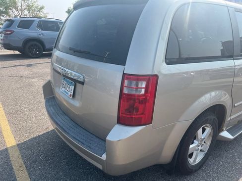 Used 2008 Dodge Grand Caravan SXT FWD image 3