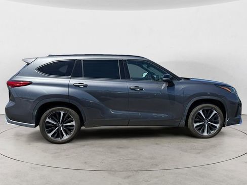 Used 2021 Toyota Highlander XSE AWD/4WD image 6
