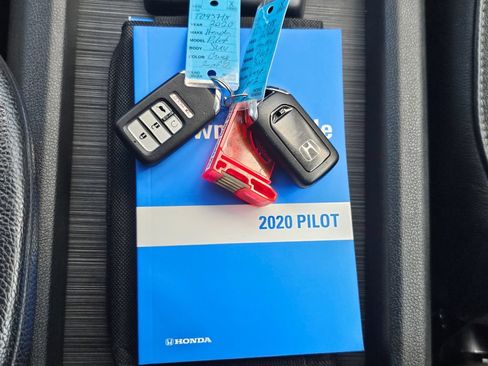Used 2020 Honda Pilot Touring image 16