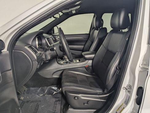 Used 2018 Jeep Grand Cherokee Altitude RWD image 12