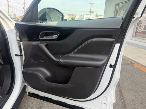 Used 2017 Jaguar F-PACE R-Sport image 26