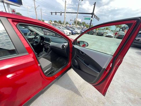 Used 2021 Hyundai Kona SE FWD image 14