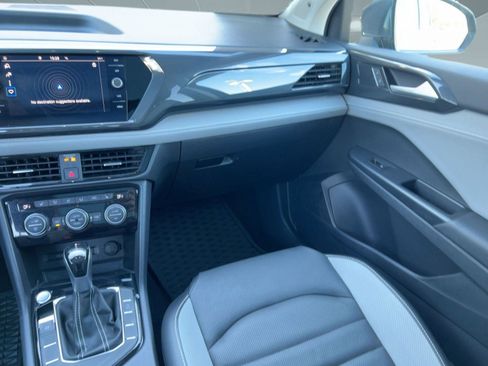 Used 2022 Volkswagen Taos SEL image 29