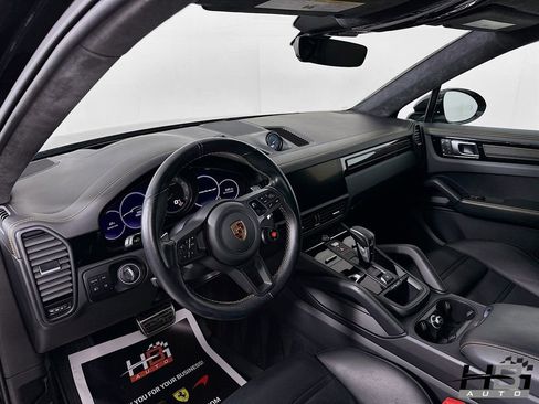 Used 2023 Porsche Cayenne Turbo GT image 10