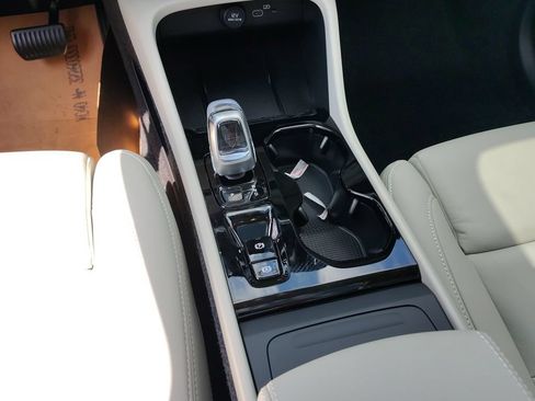 New 2026 Volvo XC40 B5 Ultra w/ Protection Package Premier AWD/4WD image 26
