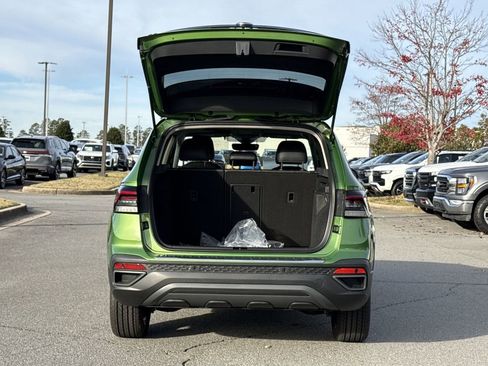 New 2026 Volkswagen Taos SE FWD image 15