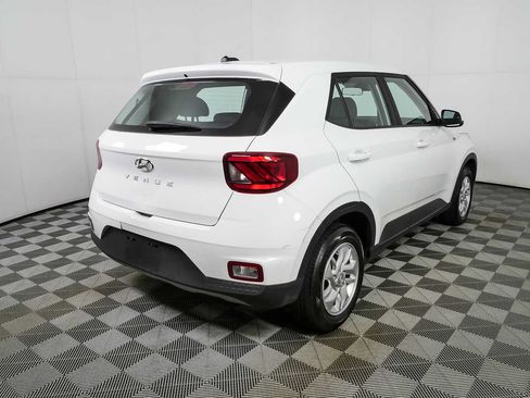 Used 2023 Hyundai Venue SE FWD image 3