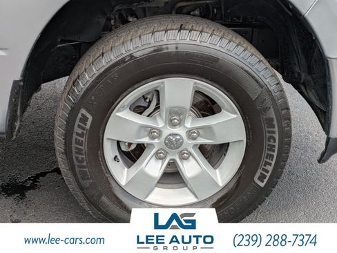 Used 2020 RAM 1500 Classic SLT w/ Luxury Group RWD image 9