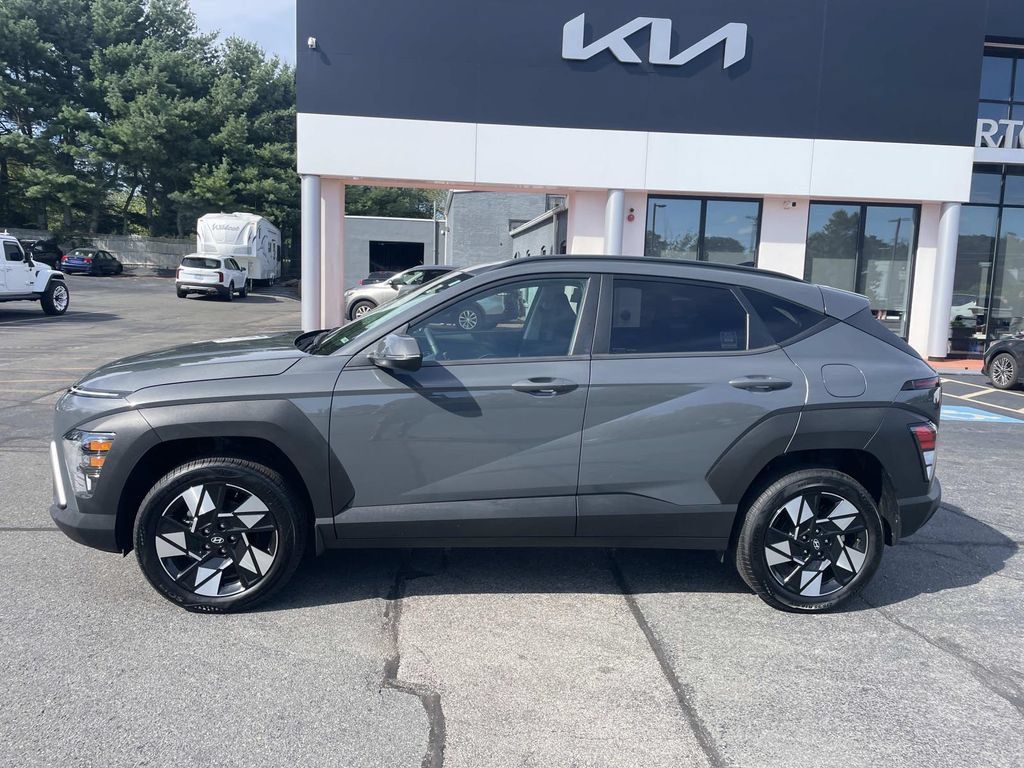 Used 2025 Hyundai Kona SEL AWD/4WD image 2