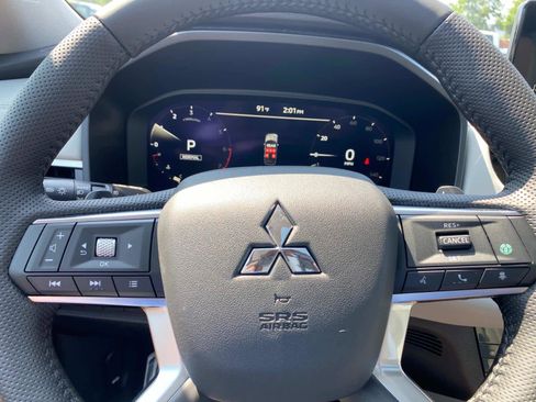 New 2025 Mitsubishi Outlander AWD image 15