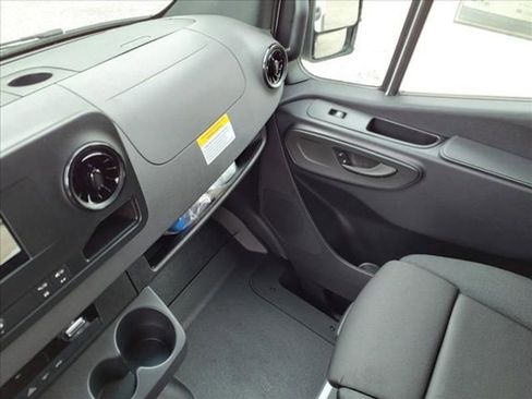 Used 2024 Mercedes-Benz Sprinter 2500 image 26