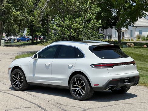 Certified 2024 Porsche Macan AWD/4WD image 3
