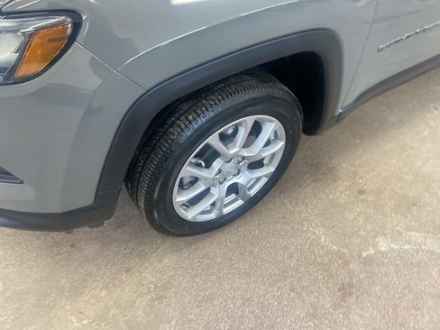 Certified 2023 Jeep Compass Latitude w/ Sun and Sound Group AWD/4WD image 4
