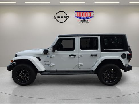 Used 2022 Jeep Wrangler Unlimited Sahara w/ Cold Weather Group AWD/4WD image 5