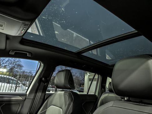 Used 2024 Volkswagen Tiguan SEL R-Line image 16