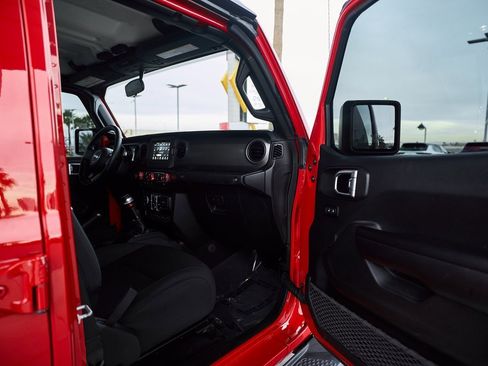 Used 2021 Jeep Gladiator Sport image 15